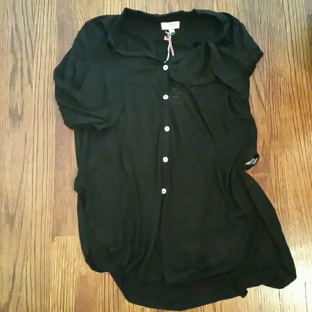High low button down tee